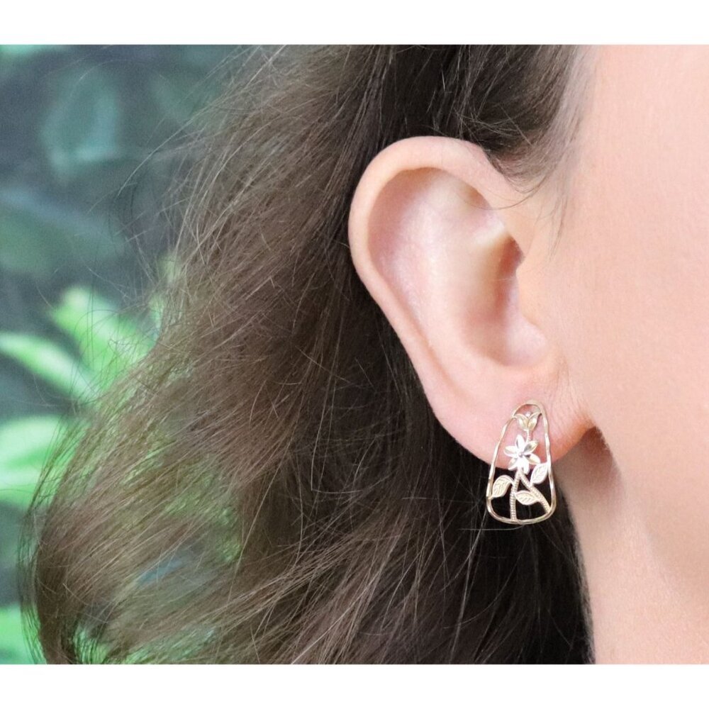 14k Yellow Gold Flower Floral Design Earrings Stud Post 3/4" x 1/2" - Picture 2 of 10